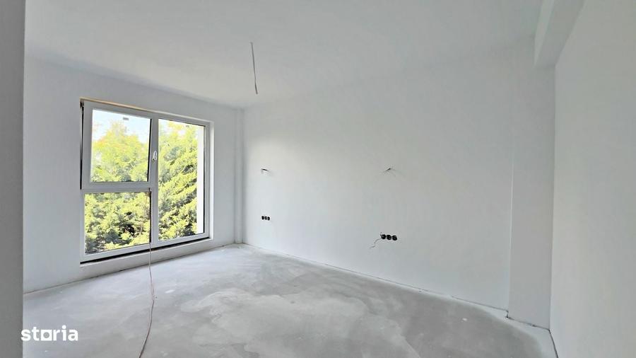 Apartament cu 3 camere decomandat în Cristian