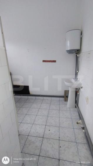 Casă individuală cu 8 camere cu Canalizare în Central