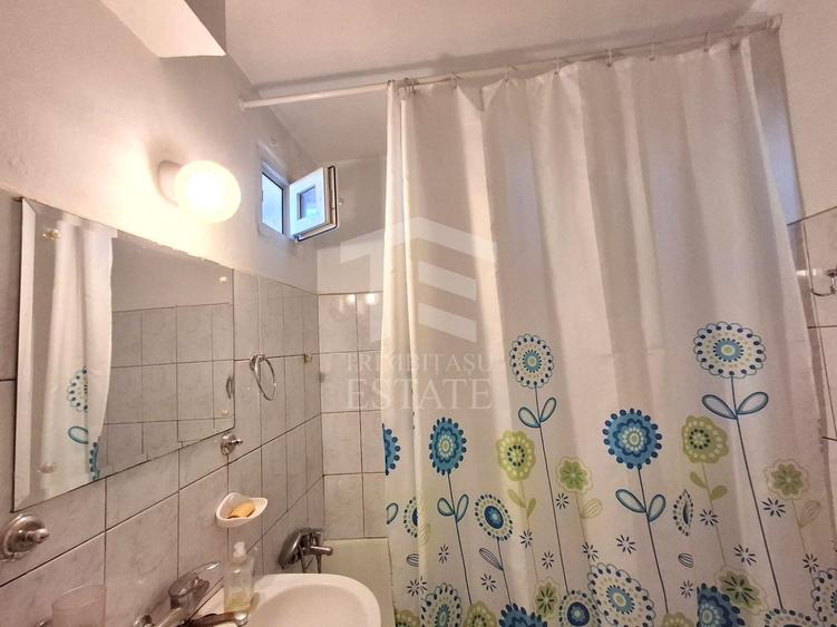 Apartament cu 3 camere semidecomandat, mobilat în Ștefan cel Mare