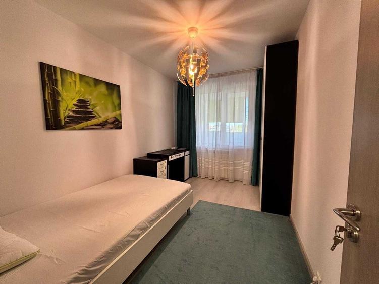Apartament cu 4 camere semidecomandat în Central