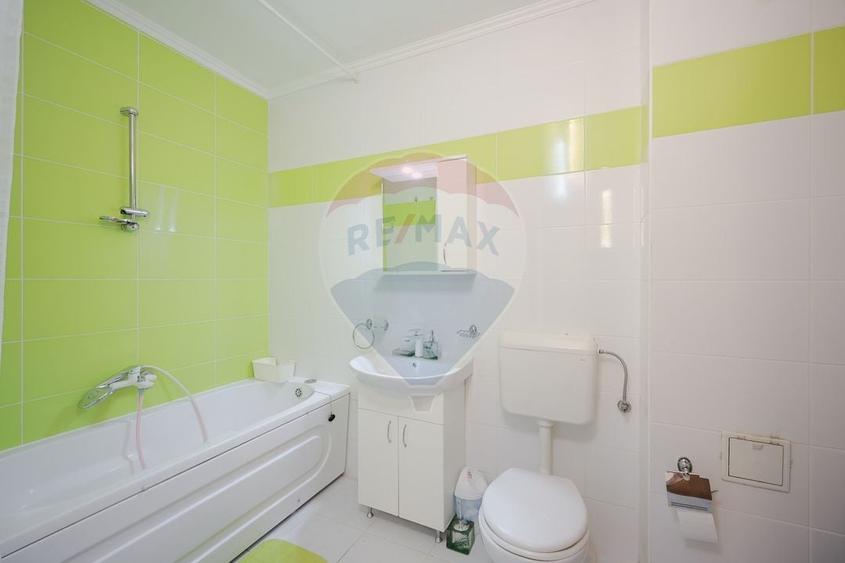 Apartament cu 3 camere semidecomandat, mobilat în Nufărul
