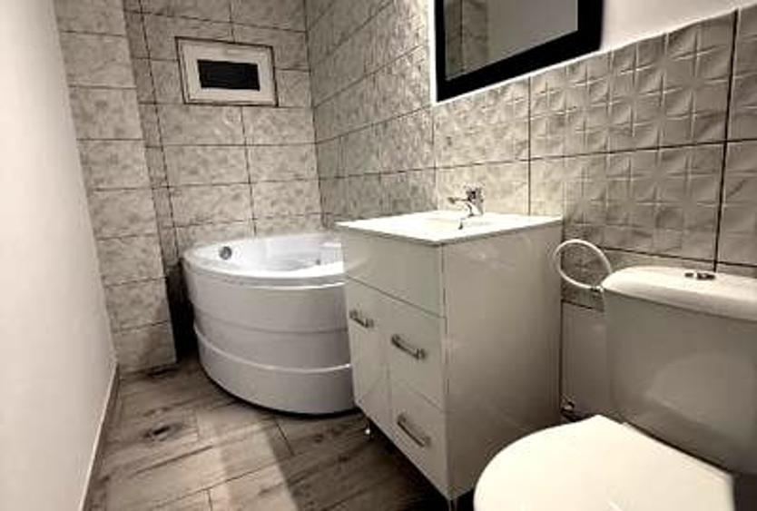 Apartament cu 3 camere decomandat în Tei