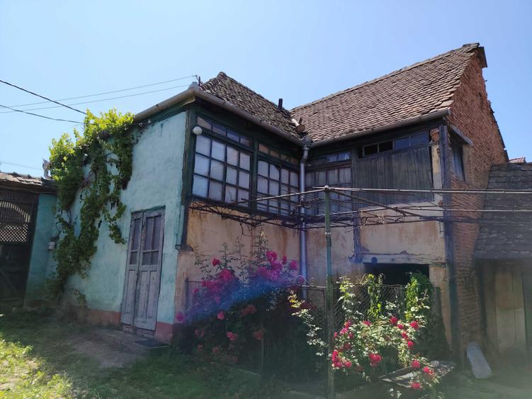 Casă cu 4 camere decomandat în Retiș