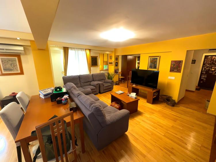 Apartament cu 4 camere semidecomandat, mobilat în Aviației