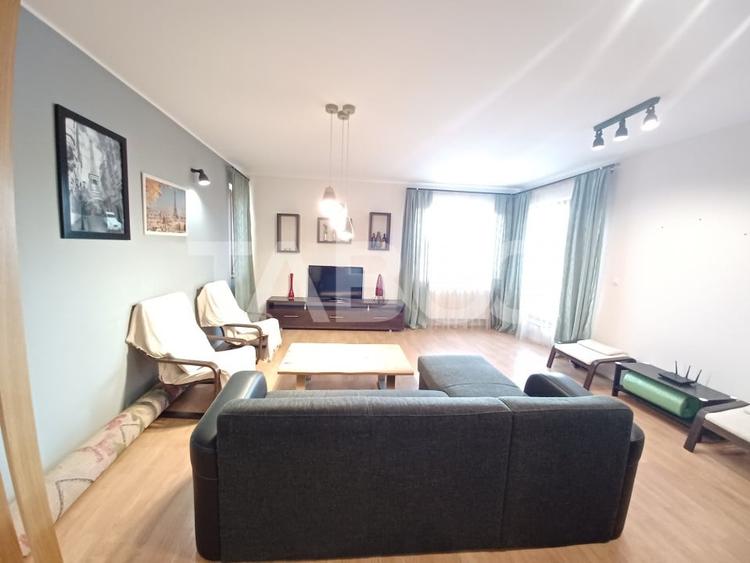 Apartament cu 3 camere decomandat, mobilat în Piața Cluj