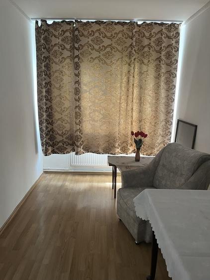 Apartament cu 3 camere semidecomandat în Sârbi