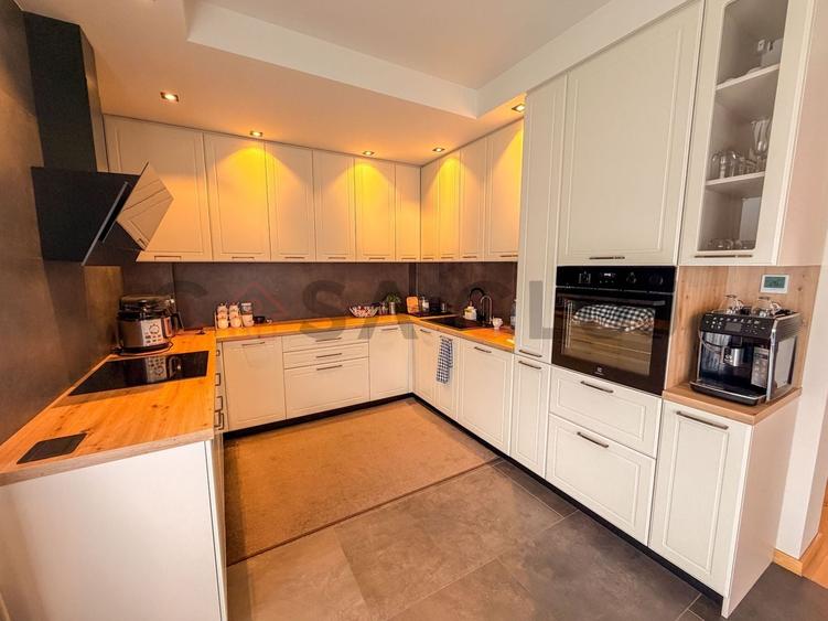 Duplex cu 6 camere cu Canalizare în Iris