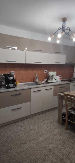 Casă cu 4 camere în Bradu