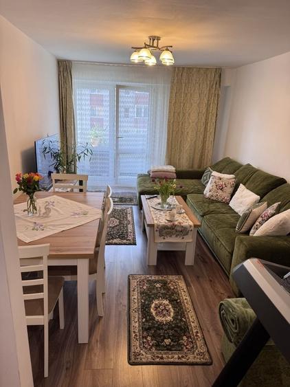 Apartament cu 4 camere decomandat în Tudor