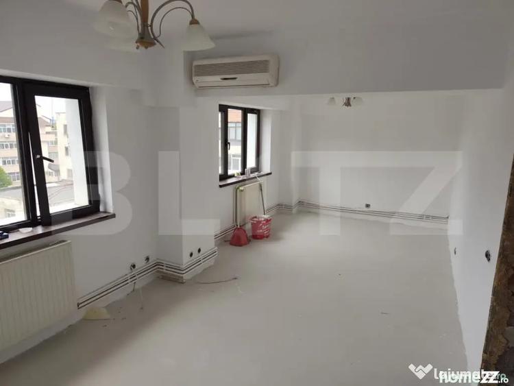 Apartament cu 4 camere decomandat în Cetate