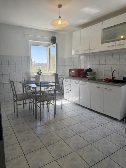 Apartament cu 2 camere semidecomandat, mobilat în UMT