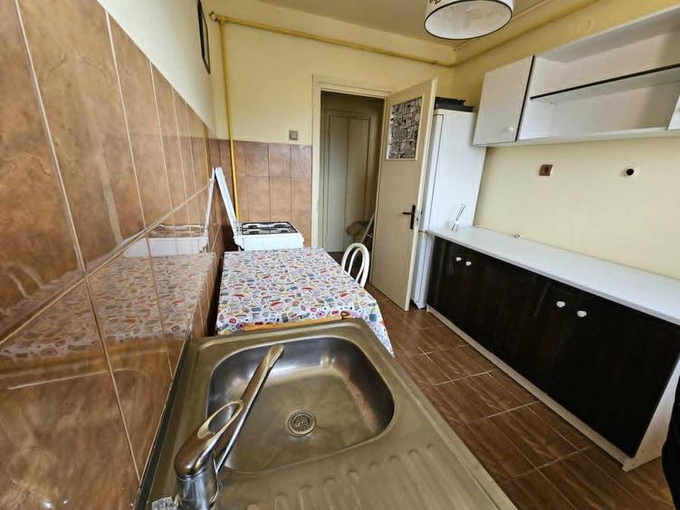 Apartament cu 2 camere semidecomandat în Grivița