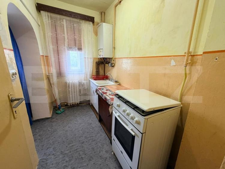 Apartament cu 3 camere semidecomandat, mobilat în Cugir