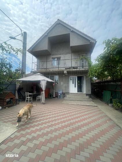 Casă cu 4 camere cu Teren 380 Mp în Romanești