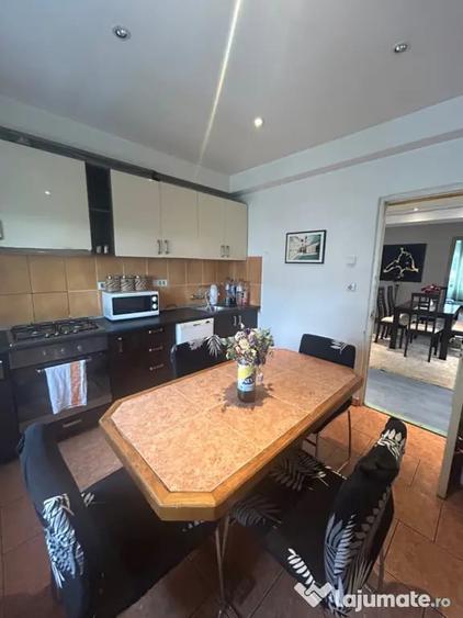 Apartament cu 5 camere decomandat în Ultracentral
