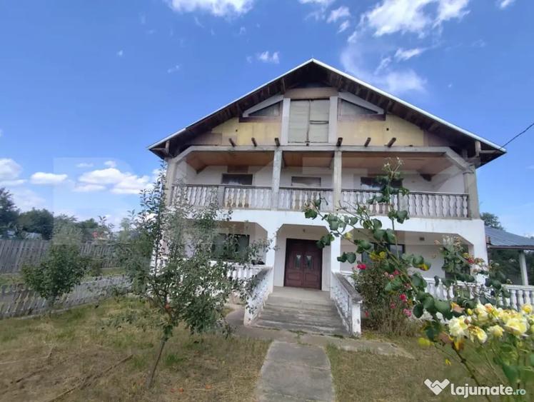 Casă cu 5 camere cu Teren 1140 Mp în Tomești