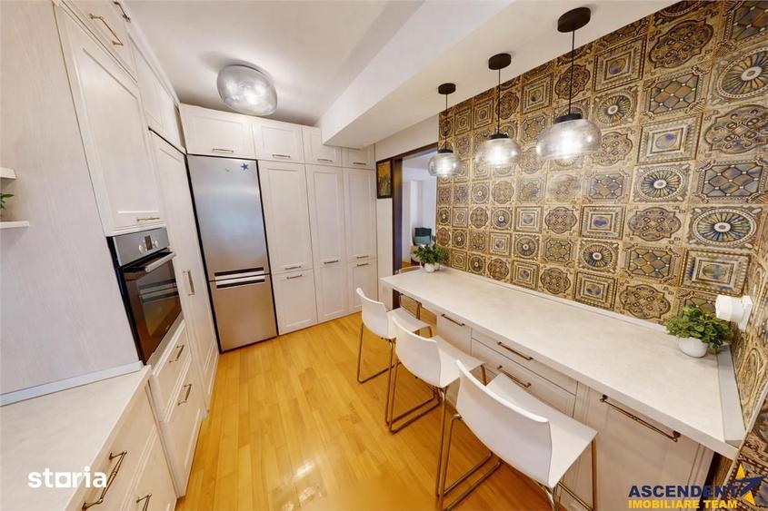 Apartament cu 4 camere, mobilat în Central