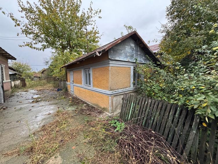 Casă individuală cu 4 camere cu Canalizare în Ologeni
