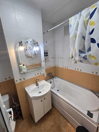 Apartament cu 2 camere decomandat în Hala Centrală