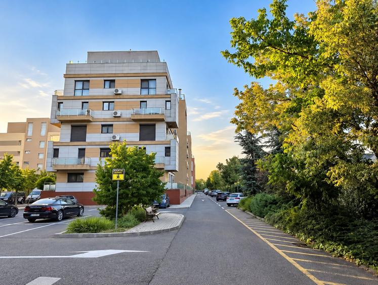 Apartament cu 2 camere semidecomandat, mobilat în Otopeni