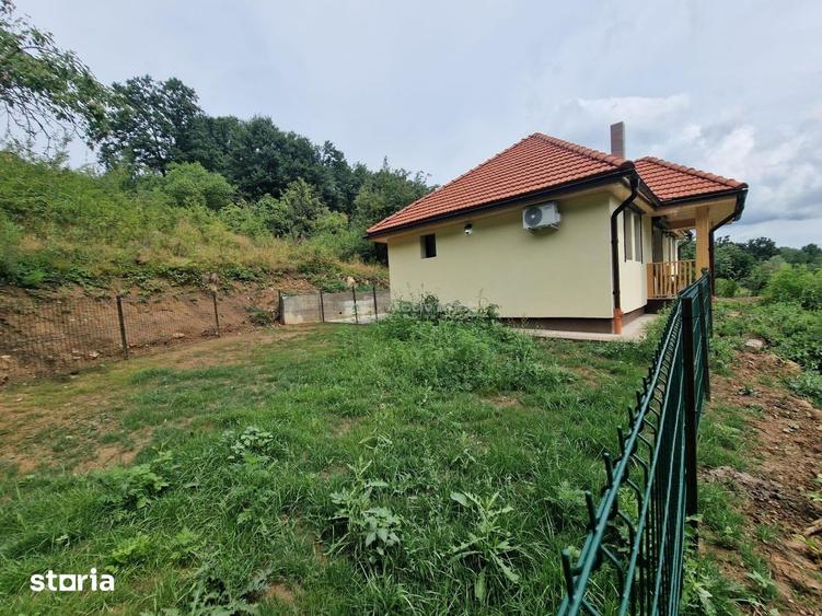 Casă cu 3 camere decomandat cu Teren 400 Mp în Central