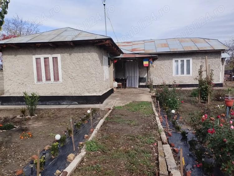 Casă cu 4 camere cu Teren 1600 Mp în Central
