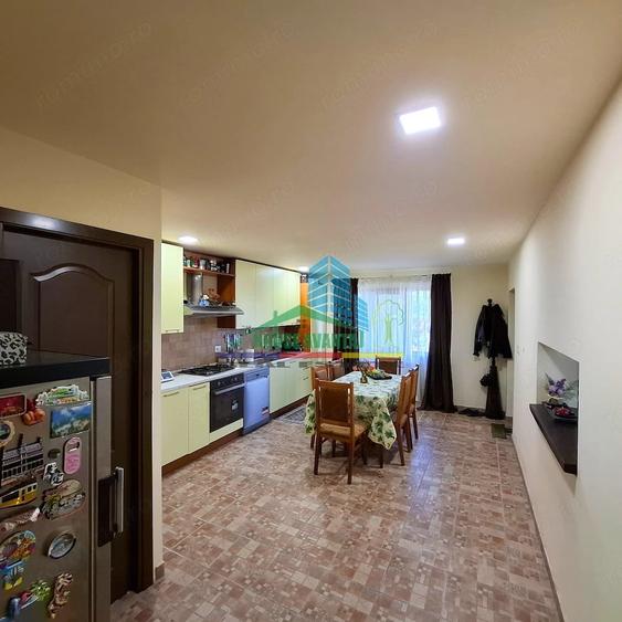 Casă cu 7 camere cu Teren 960 Mp în Câmpineanca