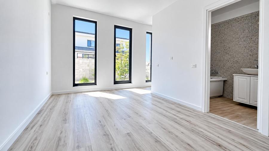 Duplex cu 3 camere cu Canalizare în Clinceni