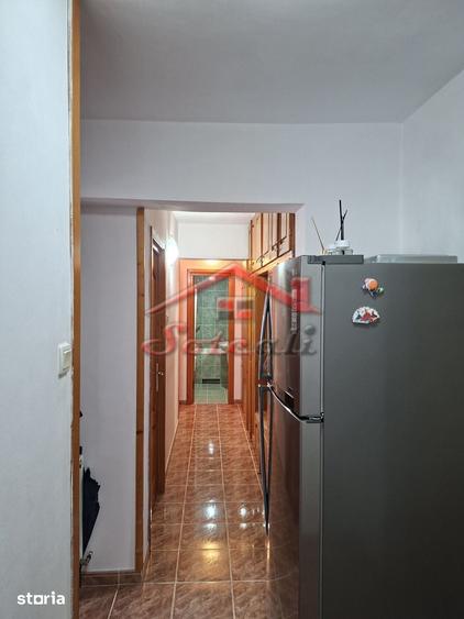 Apartament cu 3 camere decomandat în Central