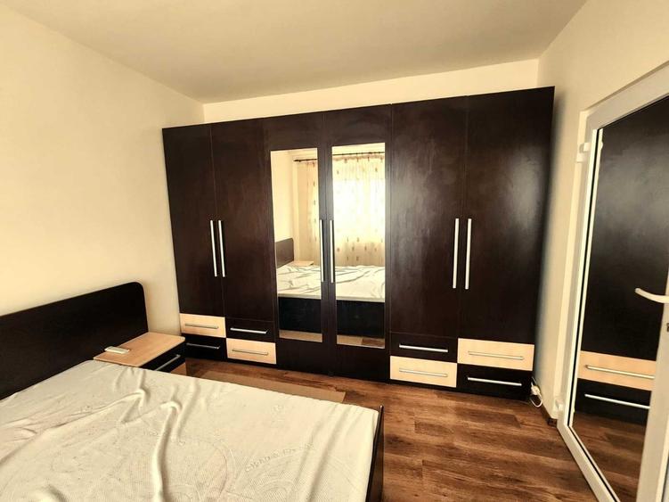 Apartament cu 3 camere semidecomandat în Dacia