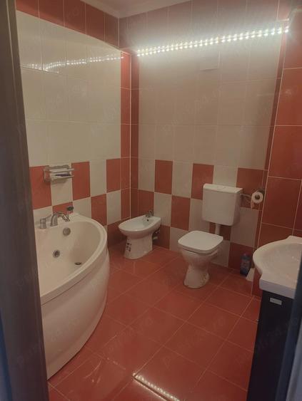 Apartament cu 3 camere decomandat în Iosia
