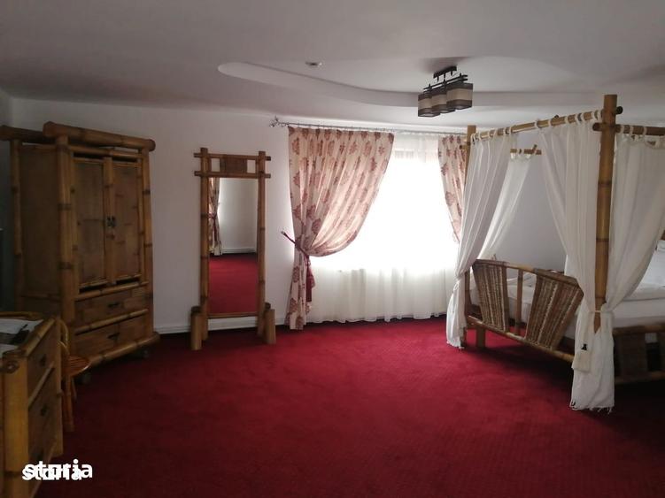 Spațiu comercial, de 1,000 mp, în Central