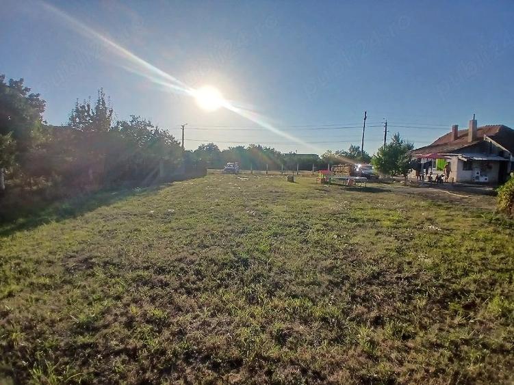 Teren de 700 mp, în Cerneteaz