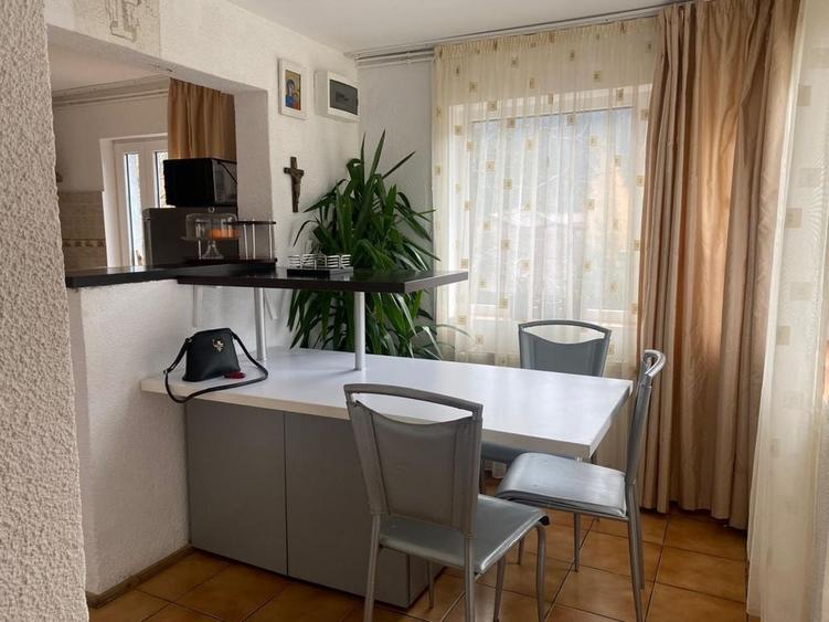 Casă cu 4 camere cu Teren 600 Mp în Central
