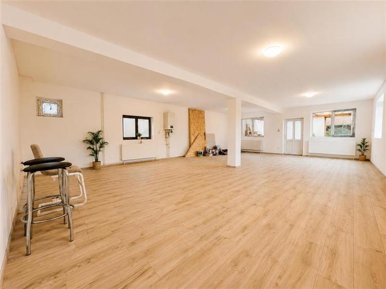 Casă individuală cu 6 camere cu Teren 828 Mp în Sud-Vest