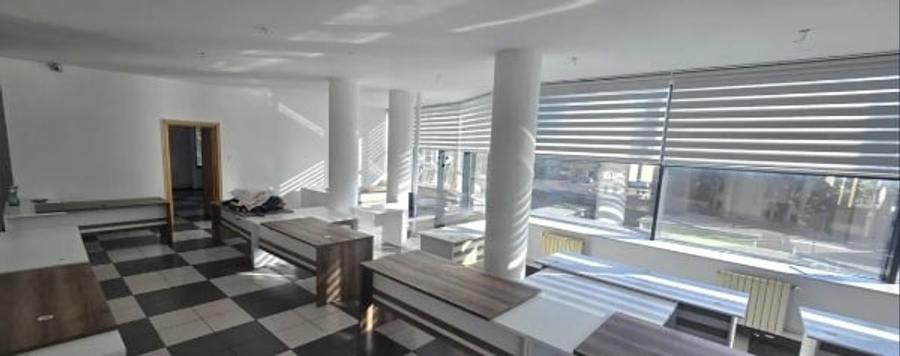 Birou, de 252 mp, în Central