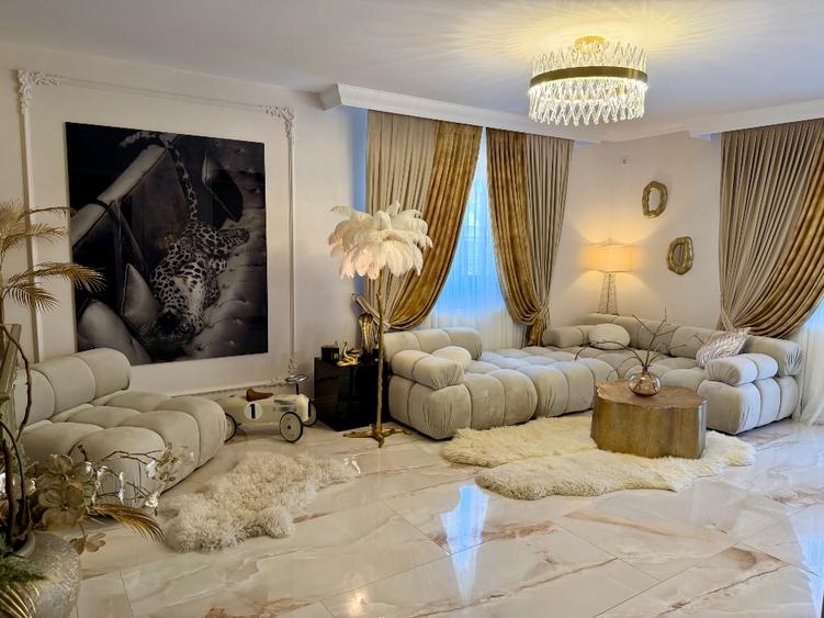Apartament cu 4 camere decomandat în Șcheia