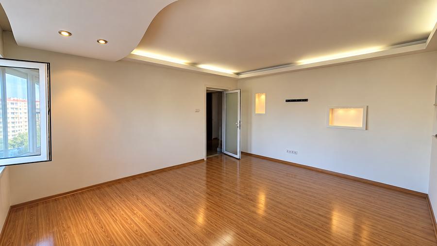 Apartament cu 3 camere decomandat în Sebastian