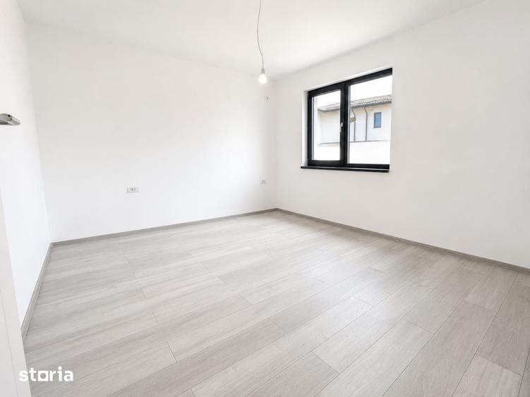 Casă cu 5 camere cu Teren 400 Mp în Domnești