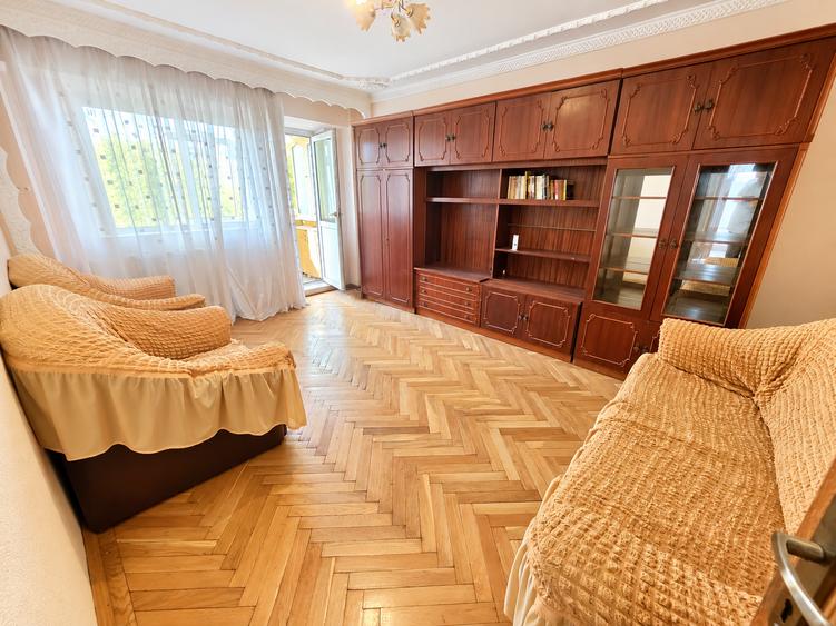 Apartament cu 3 camere decomandat în Obor