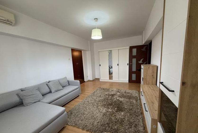 Apartament cu 2 camere semidecomandat, mobilat în Tei