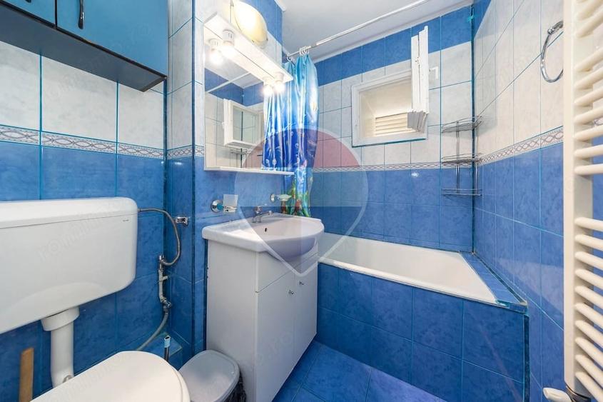 Apartament cu 3 camere decomandat în Tractorul