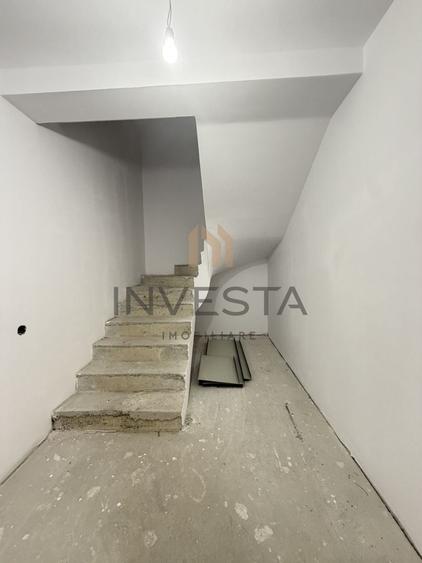 Duplex cu 5 camere cu Canalizare în Andrei Mureșanu