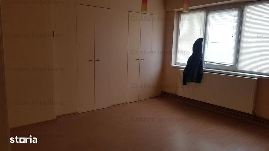 Apartament cu 3 camere decomandat în Viziru 3