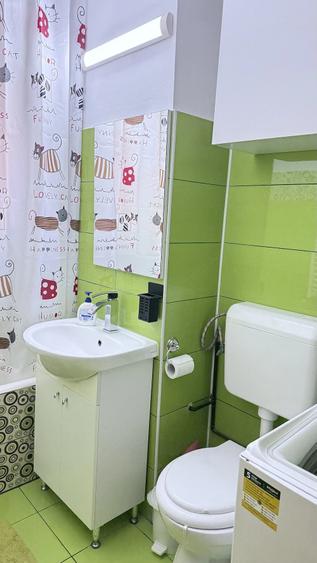Apartament cu 3 camere semidecomandat în Dâmbovița