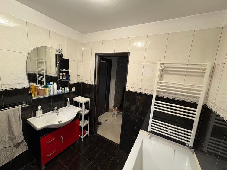 Apartament cu 3 camere decomandat, mobilat în Central