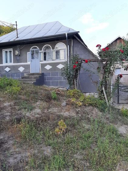 Casă cu 6 camere cu Teren 12500 Mp în Copăcelu
