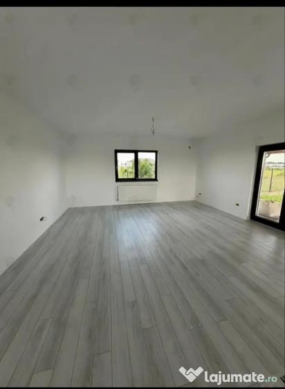 Casă cu 4 camere în Vidra