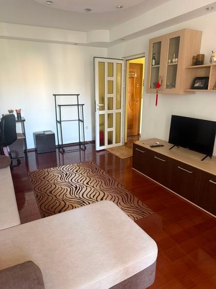 Apartament cu 3 camere decomandat în Alexandru Obregia