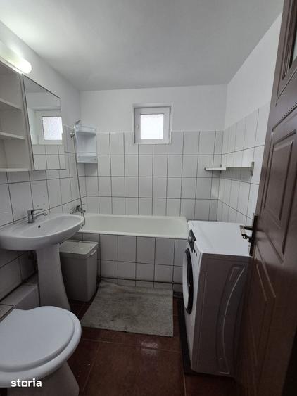 Apartament cu 3 camere decomandat în Tei